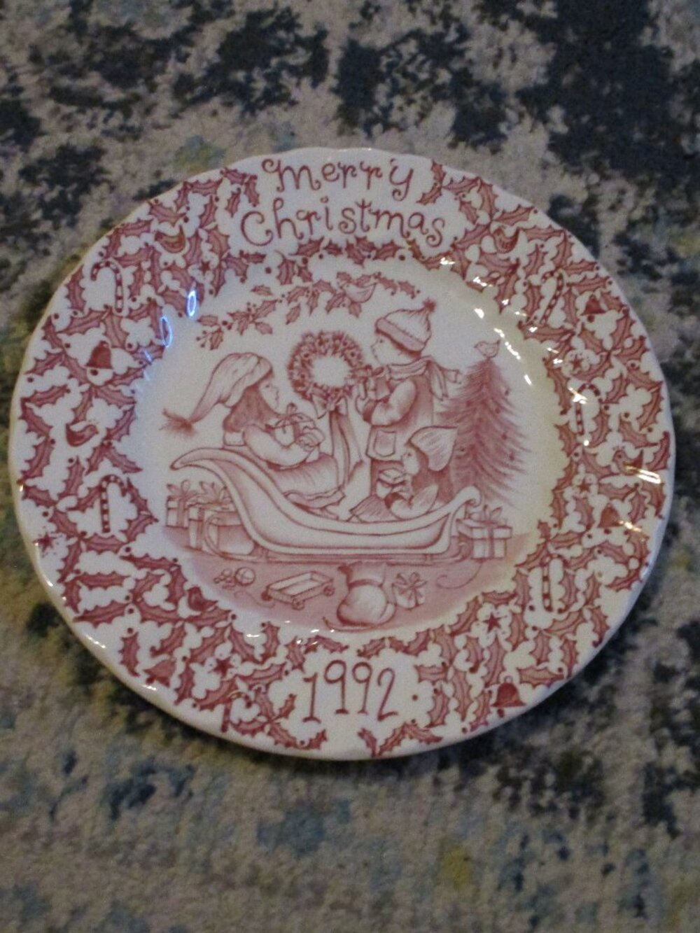 Royal Crownford Merry Christmas 1992 Plate 8.75” by Norma Sherman Staffordshire